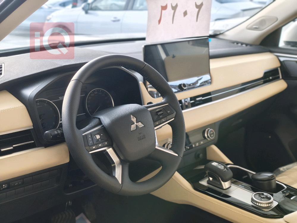 ميتسوبيشي اوتلاندر